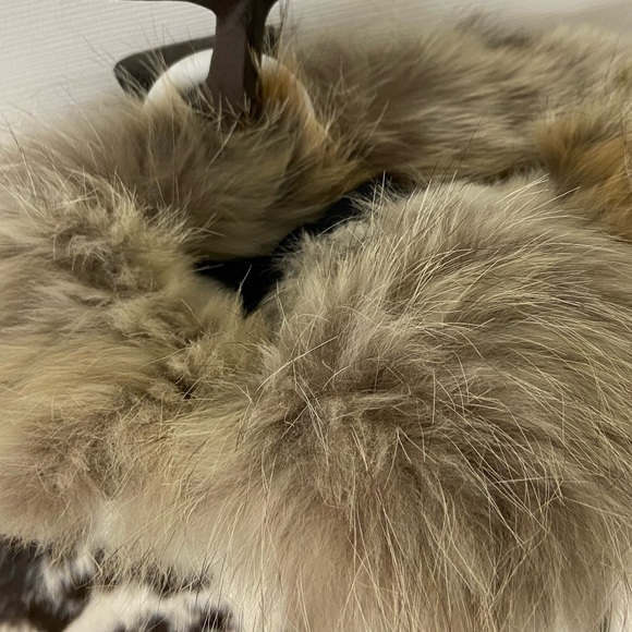 Girl’s fur jacket - Picture 7 of 16